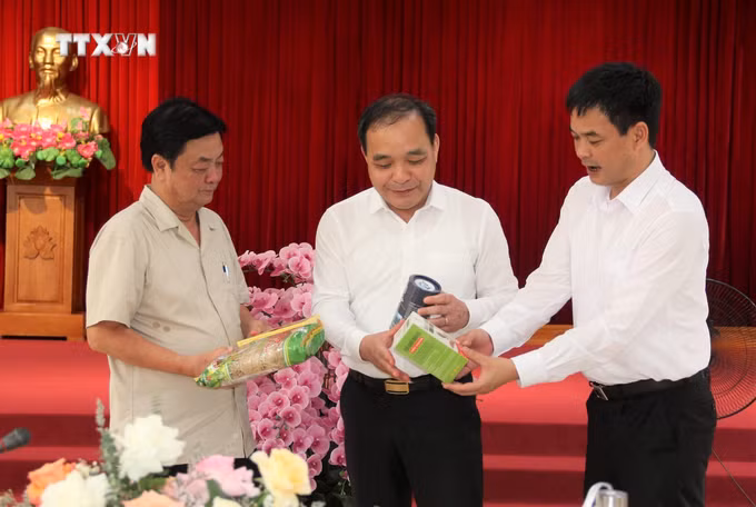 vna_potal_doan_cong_tac_bo_nong_nghiep_va_phat_trien_nong_thon_lam_viec_tai_yen_bai_7444138.jpg