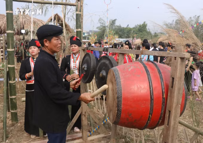 vna_potal_dien_bien_doc_dao_sac_mau_khong_gian_van_hoa_cac_cong_dong_dan_toc_trong_le_hoi_hoa_ban_nam_2023_6626009.jpg