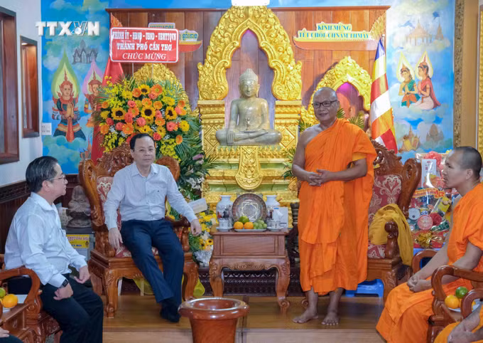 vna_potal_can_tho_tham_chuc_tet_chol_chnam_thmay_7319296.jpg