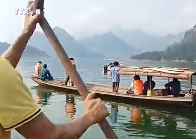 vna_potal_lai_chau_giong_loc_kem_theo_mua_lon_lam_2_nguoi_mat_tich_va_thiet_hai_nhieu_nha_dan__7329022.jpg