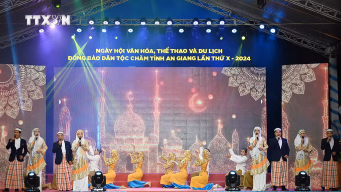 vna_potal_soi_noi_ngay_hoi_van_hoa_the_thao_va_du_lich_dong_bao_dan_toc_cham_tinh_an_giang_7328364.jpg