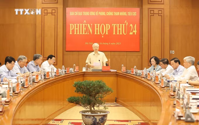 vna_potal_trao_tang_huan_chuong_sao_vang_cho_tong_bi_thu_nguyen_phu_trong_7489830.jpg