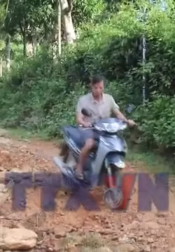 Nguy cơ hàng trăm hộ dân giữa đại ngàn bị cô lập