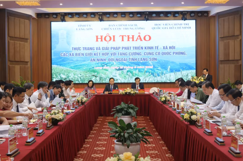 Phát triển các xã biên giới kết hợp với củng cố quốc phòng, an ninh, đối ngoại