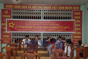 'Thứ Bảy về ấp' trao niềm tin số cho đồng bào dân tộc