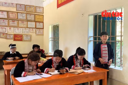 'Lớp học trên mây' gieo tri thức nơi vùng núi cao