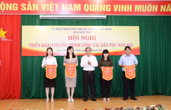 Triển khai công tác dân tộc phù hợp với tình hình thực tế địa phương ảnh 2