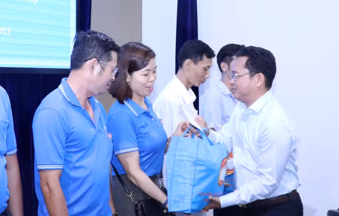 Thành phố Hồ Chí Minh hỗ trợ gia đình chính sách, công nhân có hoàn cảnh khó khăn ảnh 1