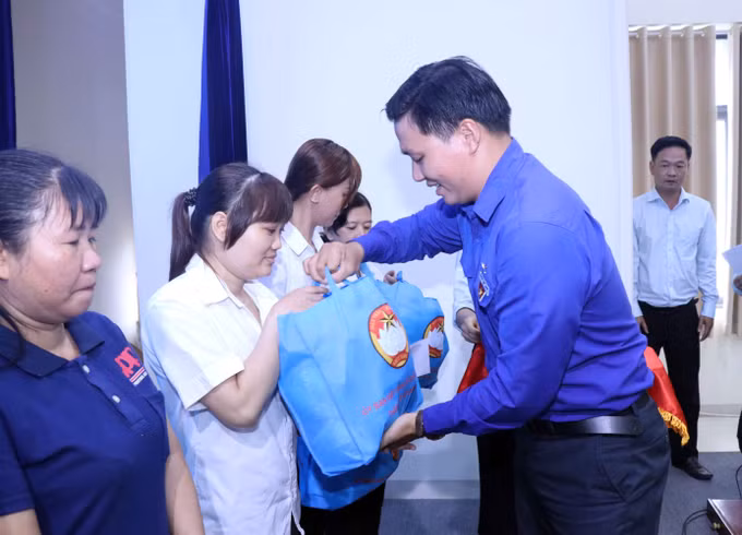 Thành phố Hồ Chí Minh hỗ trợ gia đình chính sách, công nhân có hoàn cảnh khó khăn ảnh 4