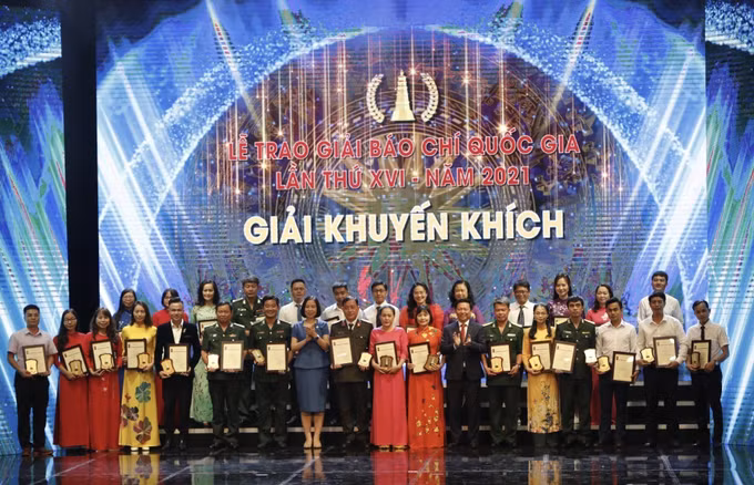Lễ trao Giải Báo chí quốc gia lần thứ XVI - năm 2021 tôn vinh lao động sáng tạo của người làm báo ảnh 7