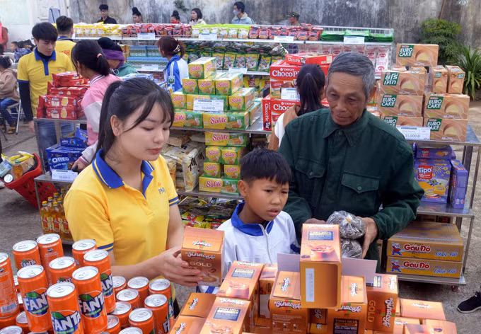 Sơn La: Chăm lo Tết cho học sinh và gia đình có hoàn cảnh khó khăn ảnh 2