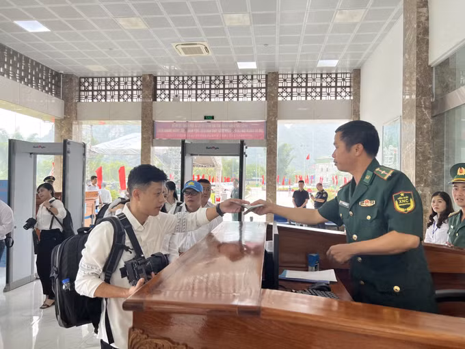 Vận hành thí điểm cho du khách qua lại Khu cảnh quan thác Bản Giốc (Việt Nam) - Đức Thiên (Trung Quốc) ảnh 5