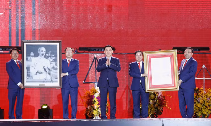 Chủ tịch Quốc hội Vương Đình Huệ dự Lễ công bố thành lập thành phố Phổ Yên, tỉnh Thái Nguyên ảnh 4