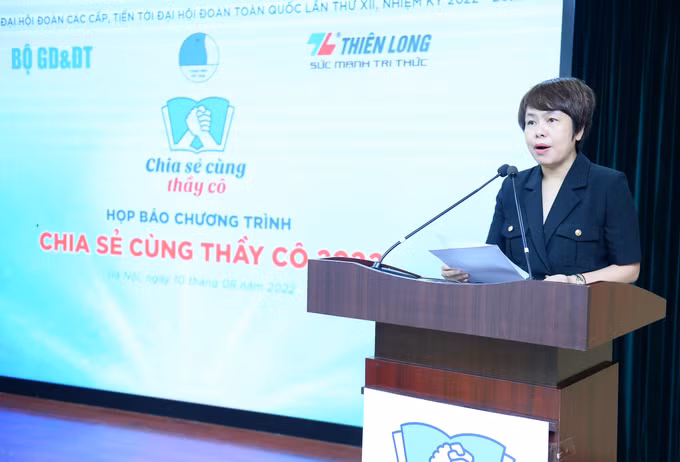 Chương trình "Chia sẻ cùng thầy cô" năm 2022: Tuyên dương 70 giáo viên giàu sáng kiến và thành tích trong đào tạo mũi nhọn ảnh 1