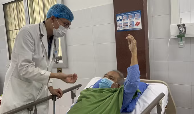 Cứu sống bệnh nhân cùng lúc bị nhồi máu cơ tim và nhồi máu não hiếm gặp ảnh 3