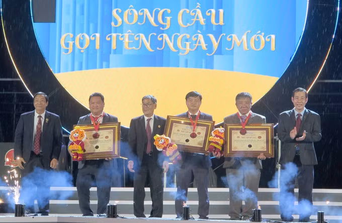Phú Yên: Xác lập kỷ lục 100 món ăn từ tôm hùm ảnh 2