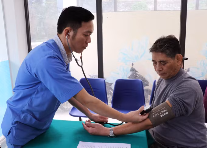 Khám, kiểm tra sức khỏe miễn phí cho người dân phường Hà Giang 1 (Tuyên Quang) bị ảnh hưởng sau lũ lụt tháng 10 vừa qua.