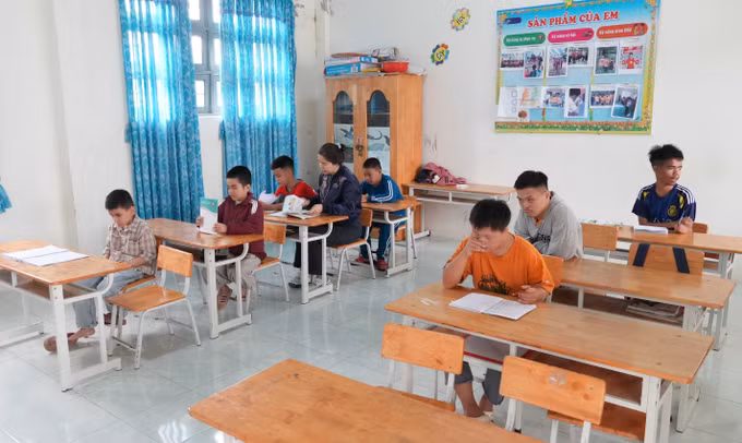 Các em học sinh khuyết tật trong một lớp học tại Điểm trường Trung tâm công tác xã hội Kon Tum.