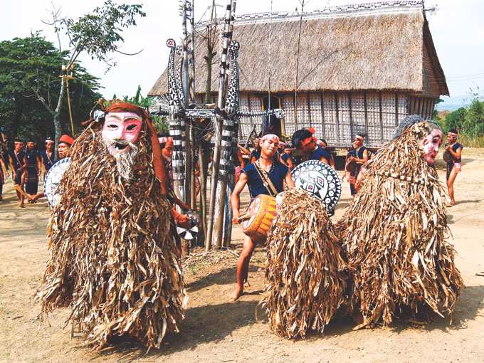 Hội làng của người Bahnar (Gia Lai). Ảnh: Trần Phong
