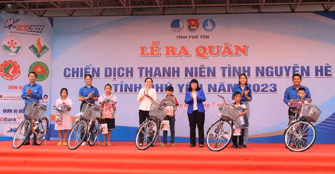 Tình nguyện hè 2023: Thanh niên Phú Yên tiên phong chuyển đổi số ảnh 2