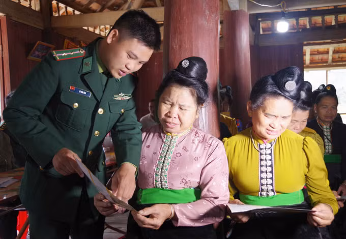 Những chiến sĩ biên phòng “gác” xuân gìn giữ bình yên biên cương Tây Bắc của Tổ quốc ảnh 1