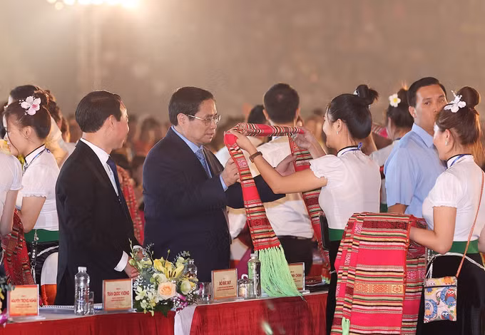 Thủ tướng Phạm Minh Chính: Xòe Thái là hội tụ của nét đẹp văn hóa, quảng bá Xòe Thái là trách nhiệm của tất cả chúng ta ảnh 5