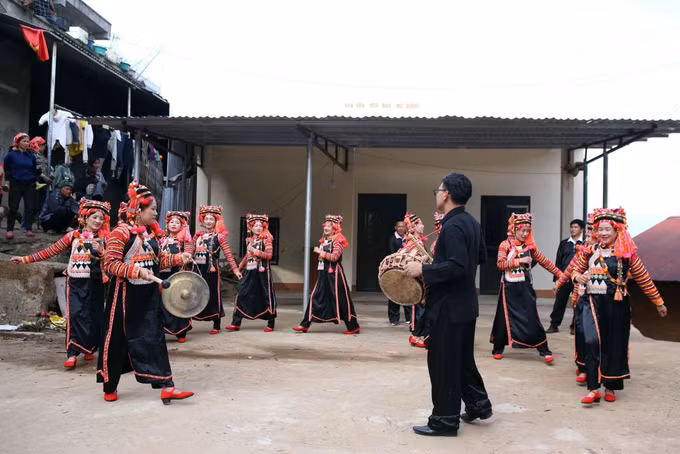 Bảo tồn nét văn hóa độc đáo Dân ca, Dân vũ của đồng bào dân tộc Hà Nhì ảnh 1