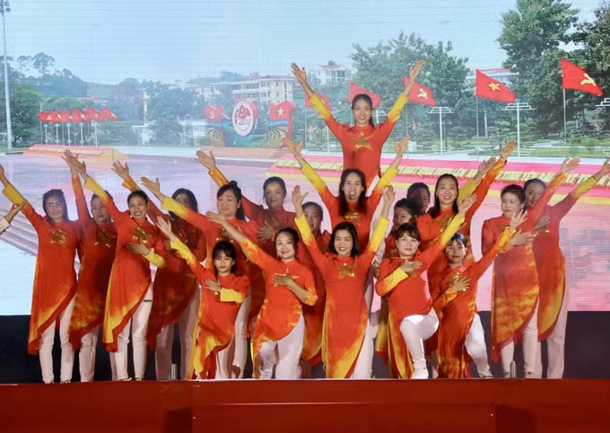 Khai mạc Ngày hội khám phá danh thắng quốc gia hồ Thác Bà và sản vật bưởi Đại Minh ảnh 1
