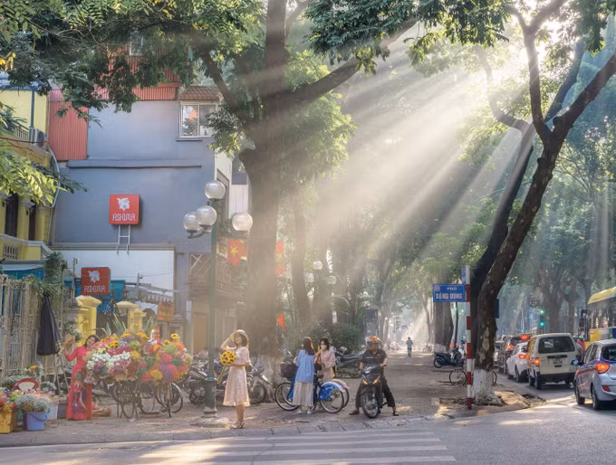 tia-nang-som-mai-pho-phan-dinh-phung-10-2023ngo-lam-thanh.jpg